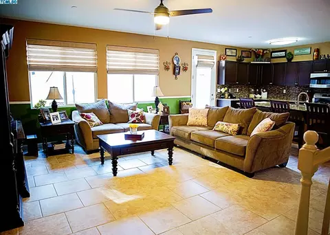 596 Cantera Ave, Lemoore, CA 93245 photo 5