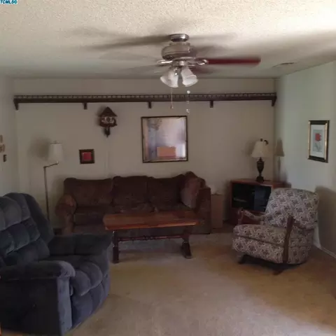 1807 E Hillcrest Dr, Visalia, CA 93292 photo 6