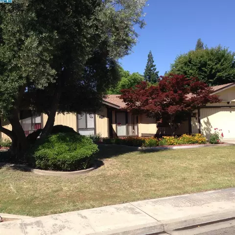 1807 E Hillcrest Dr, Visalia, CA 93292 photo 2