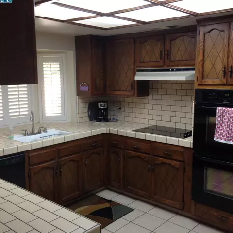 1807 E Hillcrest Dr, Visalia, CA 93292 photo 10