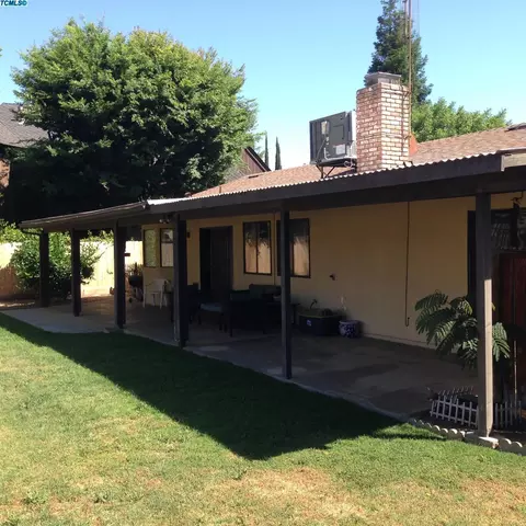 1807 E Hillcrest Dr, Visalia, CA 93292 photo 3