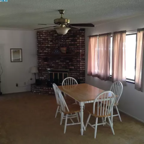 1807 E Hillcrest Dr, Visalia, CA 93292 photo 7