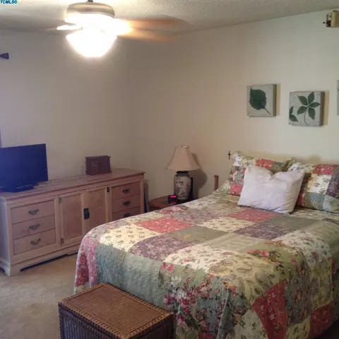 1807 E Hillcrest Dr, Visalia, CA 93292 photo 12