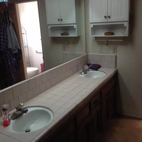 1807 E Hillcrest Dr, Visalia, CA 93292 photo 13
