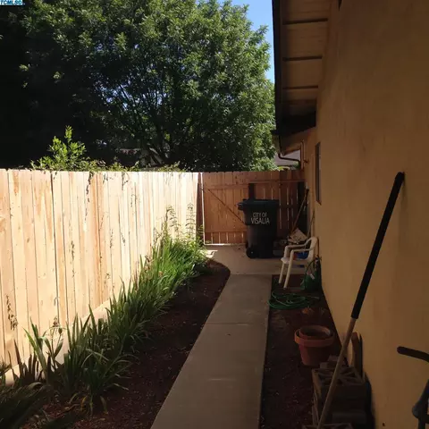 1807 E Hillcrest Dr, Visalia, CA 93292 photo 5