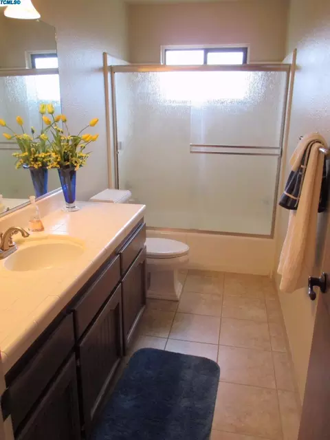 504 E Prosperity Ave, Tulare, CA 93274 photo 16