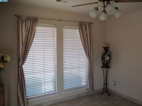 504 E Prosperity Ave, Tulare, CA 93274 photo 8