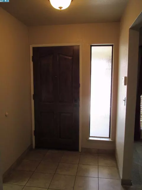 504 E Prosperity Ave, Tulare, CA 93274 photo 3