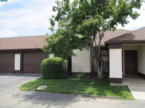 504 E Prosperity Ave, Tulare, CA 93274 photo 2