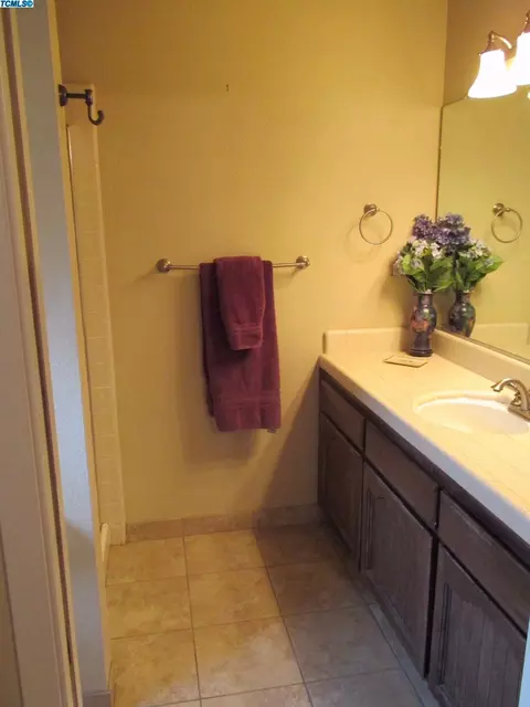 504 E Prosperity Ave, Tulare, CA 93274 photo 15