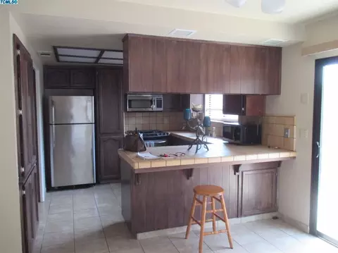 504 E Prosperity Ave, Tulare, CA 93274 photo 6