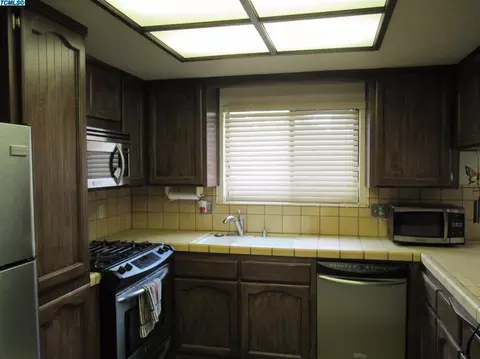 504 E Prosperity Ave, Tulare, CA 93274 photo 7