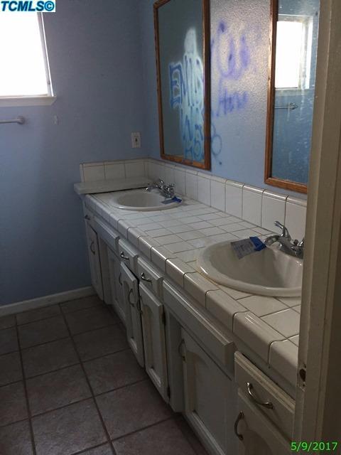 1253 Cedar Ln, Lemoore, CA 93245 photo 9