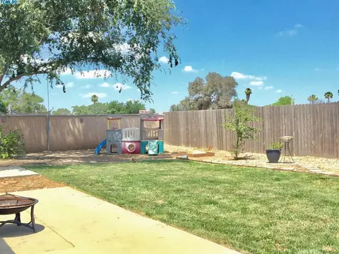 1354 E Myrtle St, Hanford, CA 93230 photo 12