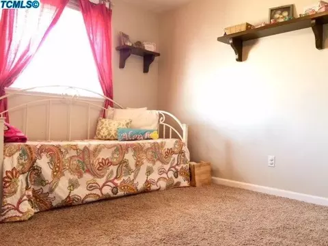 1354 E Myrtle St, Hanford, CA 93230 photo 9