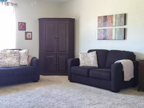 1354 E Myrtle St, Hanford, CA 93230 photo 4