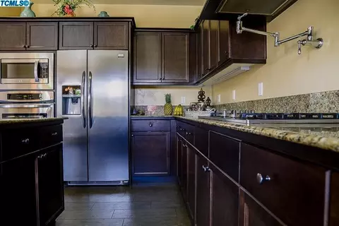 1870 Silverlake Pl, Tulare, CA 93274 photo 12