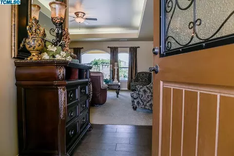 1870 Silverlake Pl, Tulare, CA 93274 photo 5