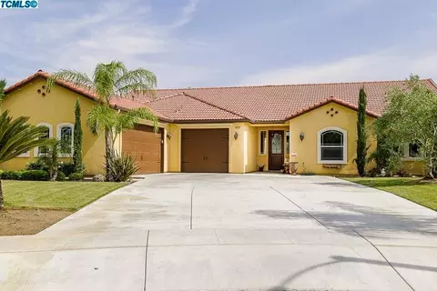 1870 Silverlake Pl, Tulare, CA 93274 photo 2