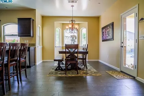 1870 Silverlake Pl, Tulare, CA 93274 photo 13