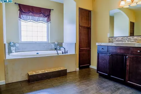 1870 Silverlake Pl, Tulare, CA 93274 photo 19