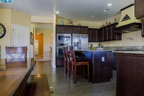 1870 Silverlake Pl, Tulare, CA 93274 photo 11