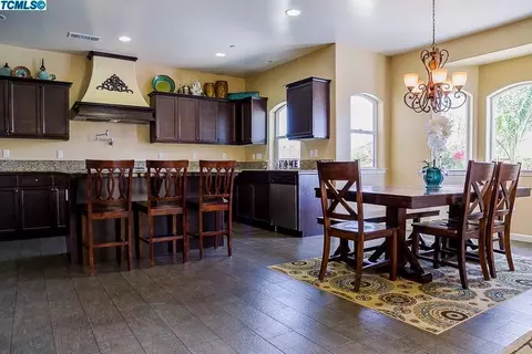 1870 Silverlake Pl, Tulare, CA 93274 photo 8