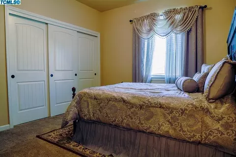 1870 Silverlake Pl, Tulare, CA 93274 photo 24