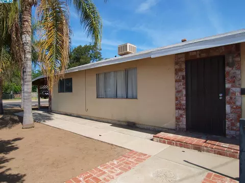 527 W Chestnut St, Exeter, CA 93221 photo 1