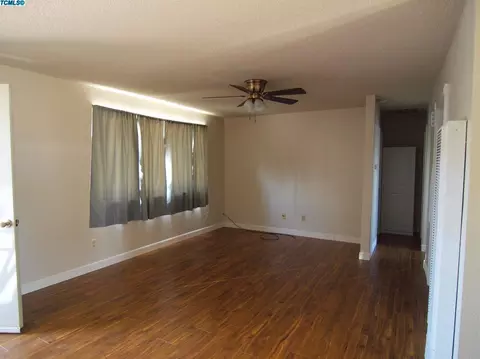 527 W Chestnut St, Exeter, CA 93221 photo 8