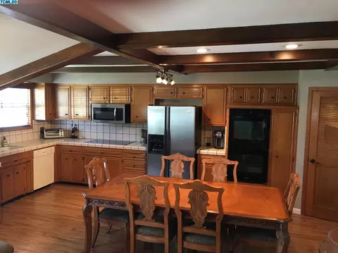 956 E Lyndale Ave, Tulare, CA 93274 photo 5