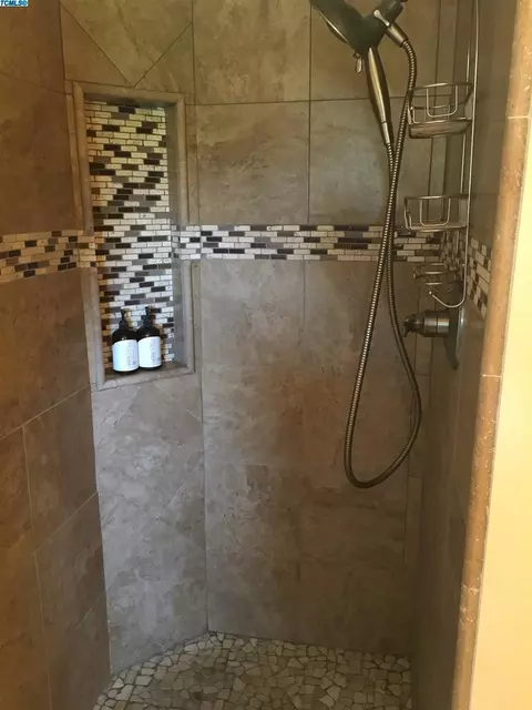956 E Lyndale Ave, Tulare, CA 93274 photo 14