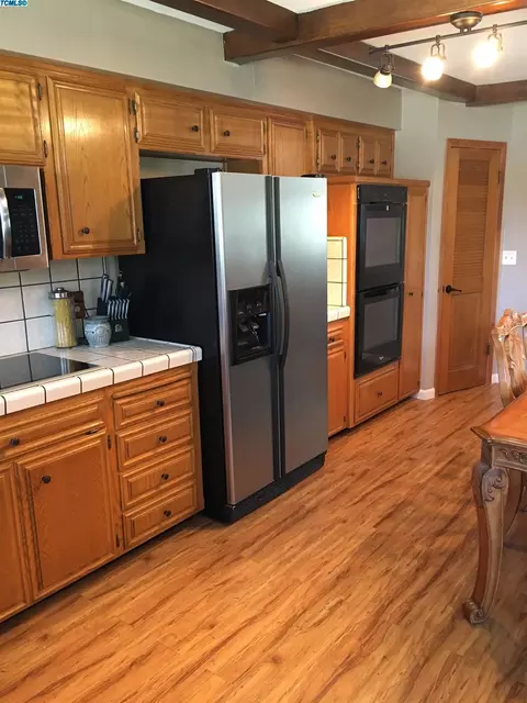 956 E Lyndale Ave, Tulare, CA 93274 photo 4