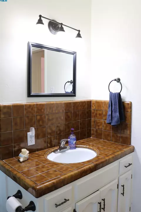 159 E Prosperity Ave, Tulare, CA 93274 photo 14
