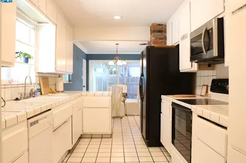 159 E Prosperity Ave, Tulare, CA 93274 photo 10