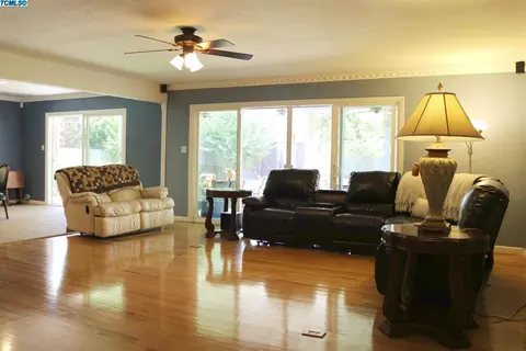 159 E Prosperity Ave, Tulare, CA 93274 photo 4