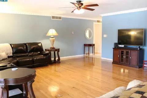 159 E Prosperity Ave, Tulare, CA 93274 photo 5