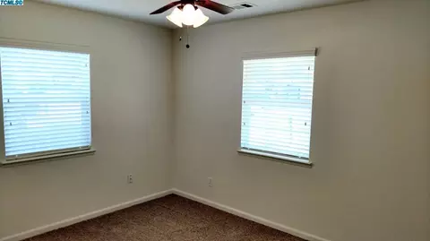 3210 E Kaweah Ave, Visalia, CA 93292 photo 9