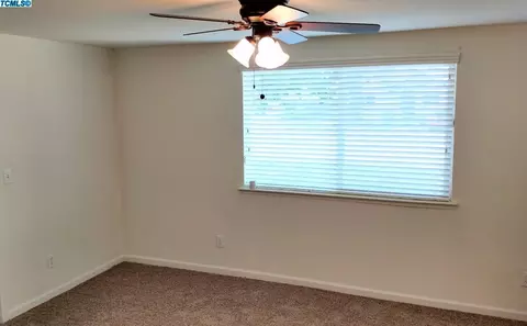 3210 E Kaweah Ave, Visalia, CA 93292 photo 8