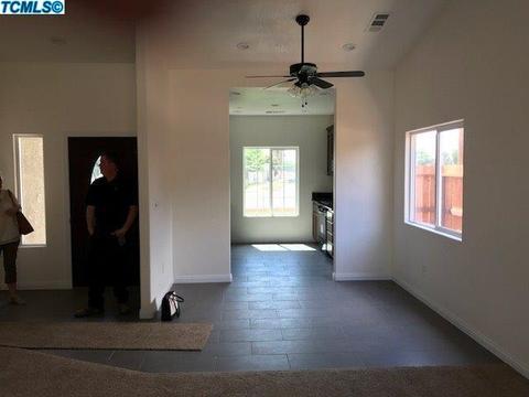 862 N E St, Tulare, CA 93274 photo 2