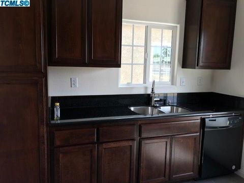 862 N E St, Tulare, CA 93274 photo 3