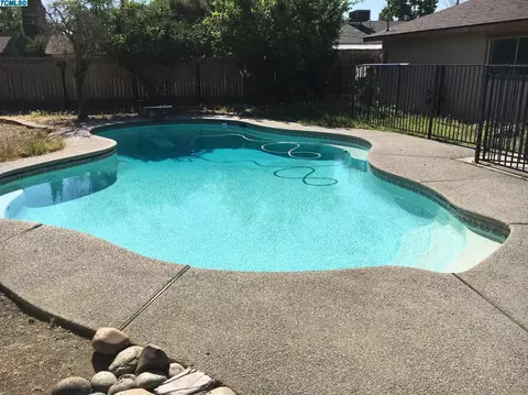 4018 W Cherry St, Visalia, CA 93277 photo 14