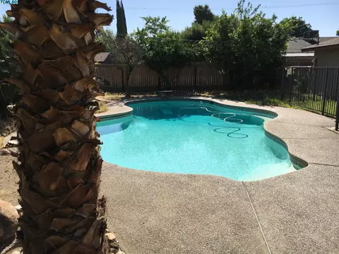 4018 W Cherry St, Visalia, CA 93277 photo 15