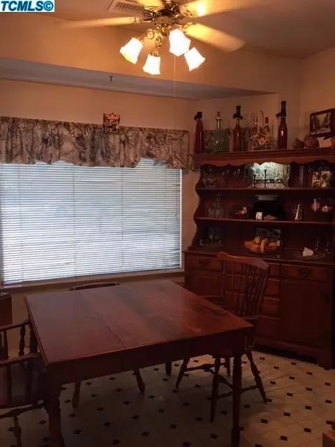 905 Shady St, Lemoore, CA 93245 photo 8