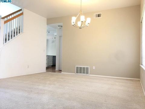 634 Avalon Dr, Lemoore, CA 93245 photo 5