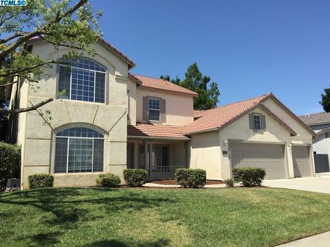 634 Avalon Dr, Lemoore, CA 93245 photo 2