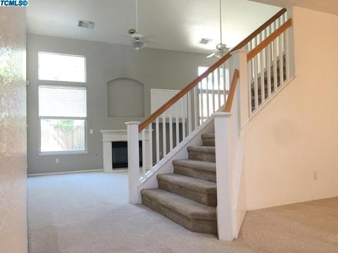 634 Avalon Dr, Lemoore, CA 93245 photo 6