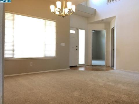 634 Avalon Dr, Lemoore, CA 93245 photo 4