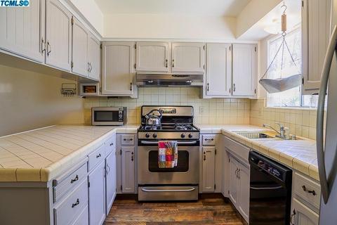 332 E Julia Way, Hanford, CA 93230 photo 10