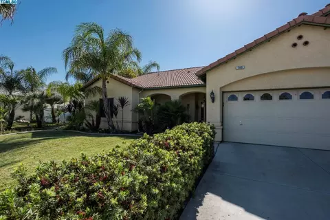 703 Crescent Ln, Lemoore, CA 93245 photo 4
